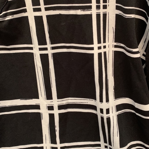 Simplicity by Azul. Black/White Big checkered print with solid Black Back. - Picture 3 of 8